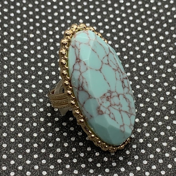 Jewelry - Howlite elongated ring in gold tone